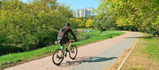 Ścieżka rowerowa nad Bystrzycą zyska nowy asfalt. Przebudowa obejmie 11,5 km